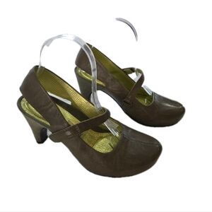 Tsubo Green Acrea Mary Jane Slingback Heels Size 7.5 Green Suede & Leather